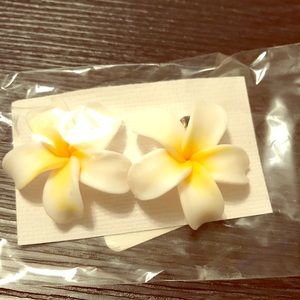 Brand new La Halle flower earrings